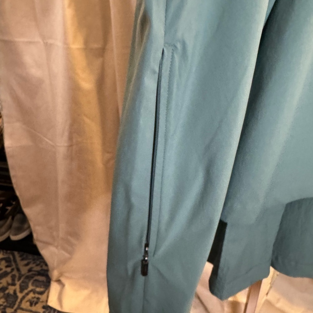 Athleta Advantage Poplin Jacket Raincoat Windbreaker
Size XS NWOT - Picture 9 of 16